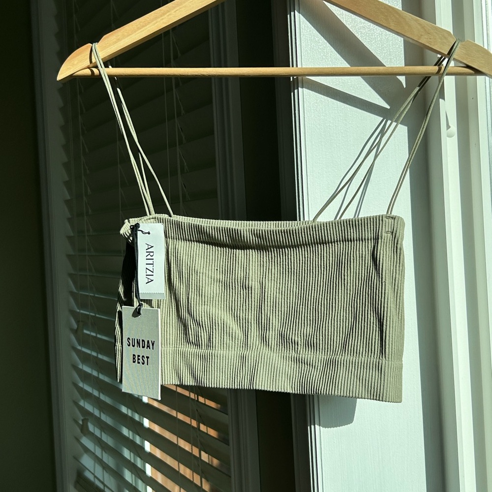 NEW Aritzia Sadie Seamless Bra top